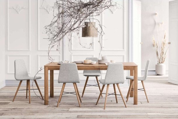 Bolia Beaver Chair gestoffeerde stoelen aan tafel