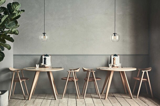 Bolia Grape hanglamp boven tafels