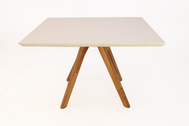 Dutchglobe Oak V Square 4 houten tafel