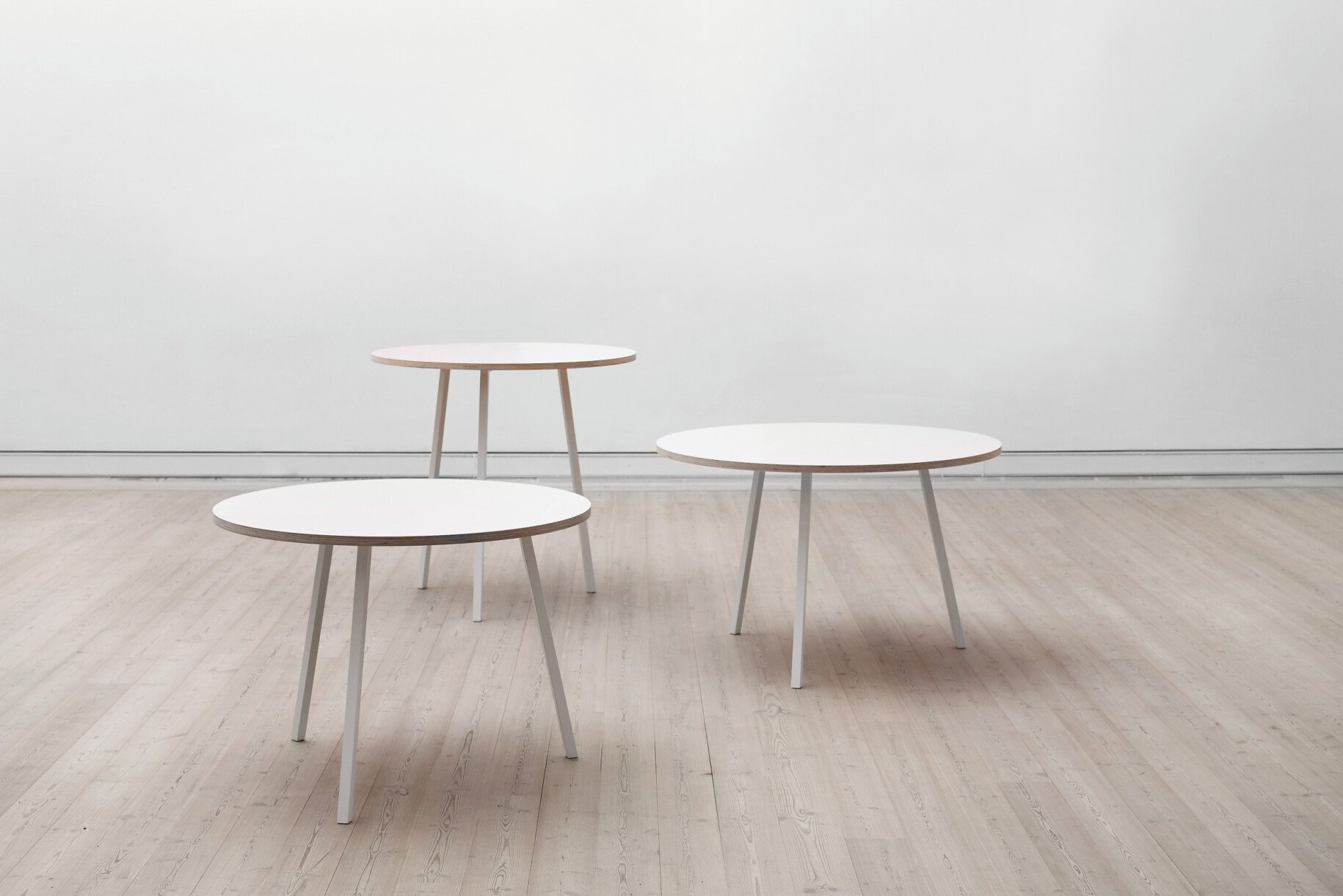 HAY Loop Stand tafels en kapstok (B2B) - De Projectinrichter