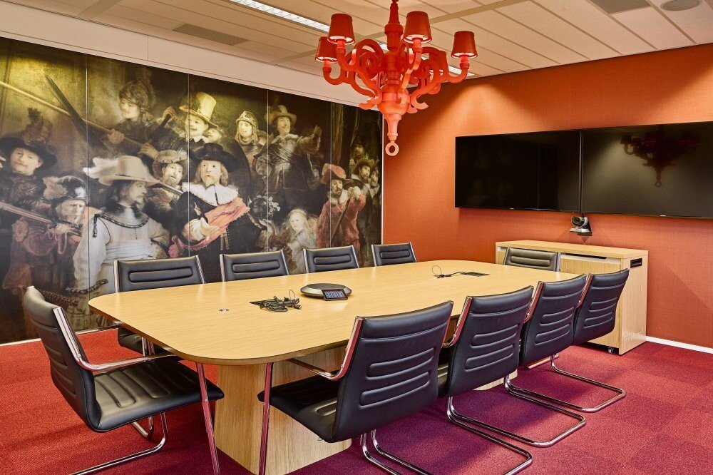 Inrichting kantoor Rackspace in Amsterdam vergaderruimte met vergadermeubilair