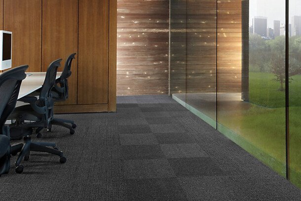Interface Urban Retreat Two UR202 Charcoal Ashlar UR203 Charcoal Om en Om