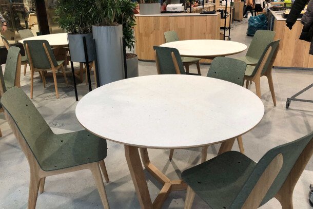 Planq Loop Table in bedrijfsrestaurant