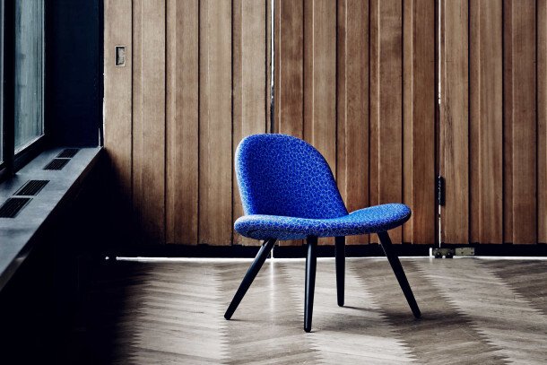 Softline Orlando Wood fauteuil in ruimte