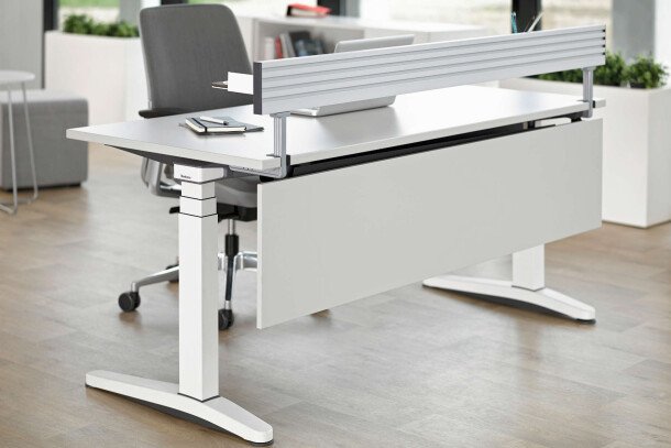 Steelcase Ology single zit sta bureau wit op kantoor