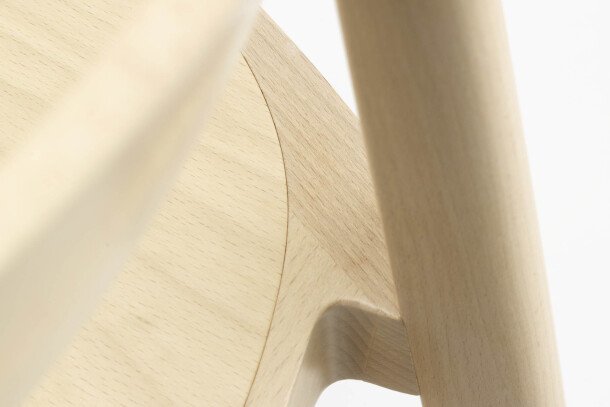 Thonet 118 houten stoel detail