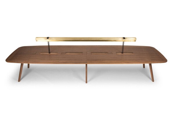 True Design Wing houten tafel met lamp walnoot