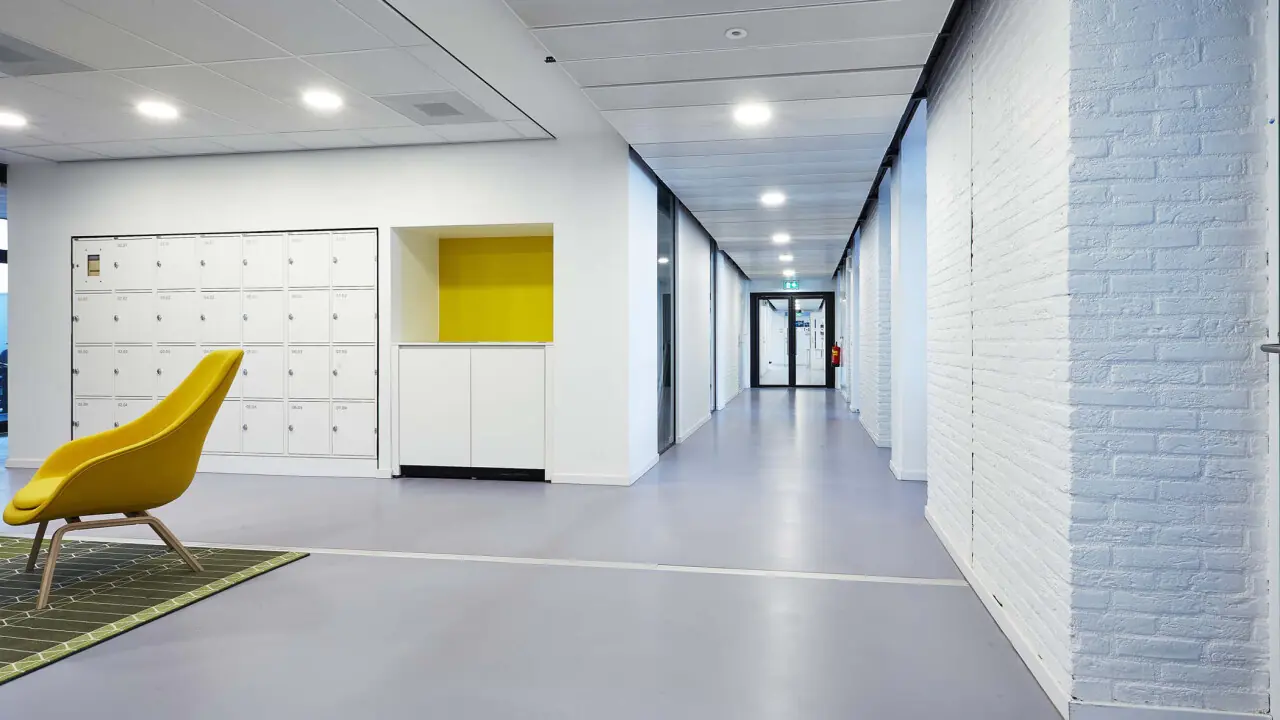 VU Medische Faculteit gangen met nieuwe vloer Han Nooijen